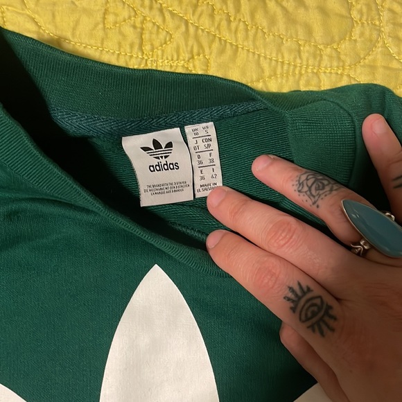 Green Adidas sweatshirt - Picture 2 of 4